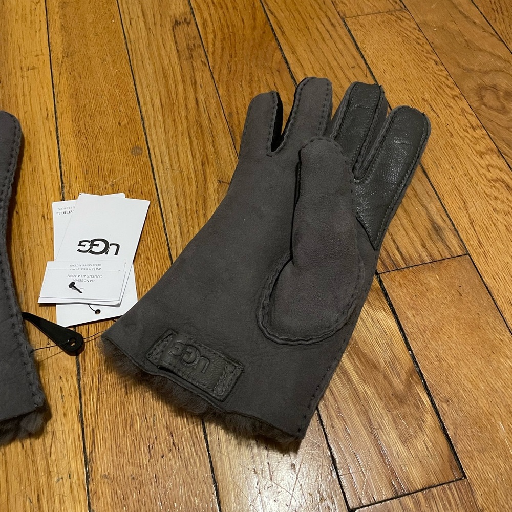 Ugg Gloves - image 5